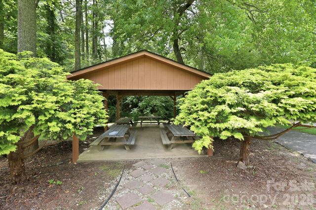 202 Riva Ridge Drive, Fairview, NC 28730
