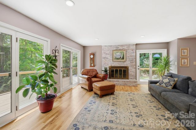 202 Riva Ridge Drive, Fairview, NC 28730