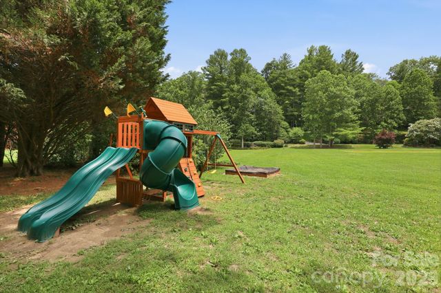 202 Riva Ridge Drive, Fairview, NC 28730