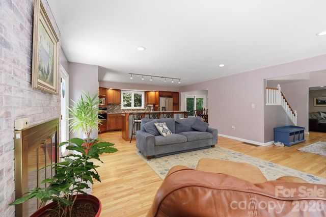 202 Riva Ridge Drive, Fairview, NC 28730