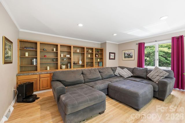 202 Riva Ridge Drive, Fairview, NC 28730