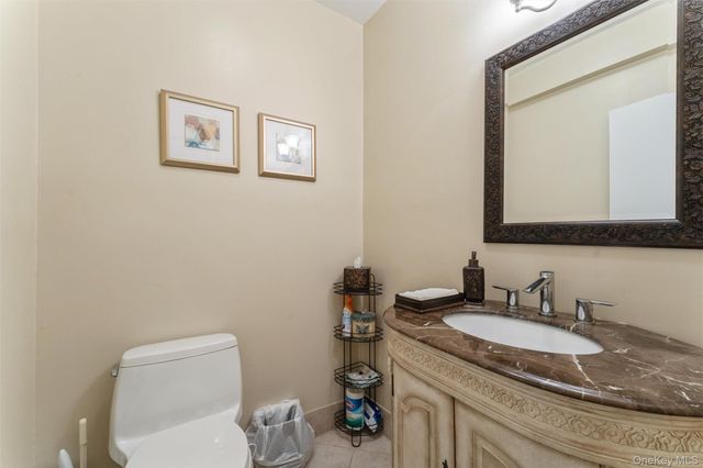 1 Kensington Gate PH9, Great Neck, NY 11021