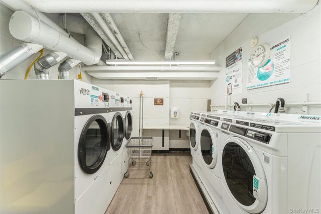 1 Kensington Gate PH9, Great Neck, NY 11021