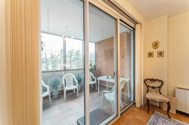 1 Kensington Gate PH9, Great Neck, NY 11021