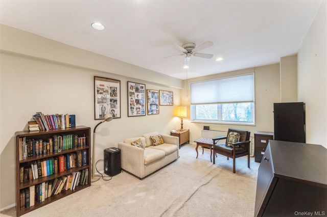 1 Kensington Gate PH9, Great Neck, NY 11021