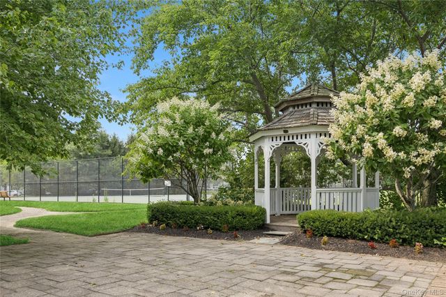 537 Hartmanns Farm Road, Riverhead, NY 11901