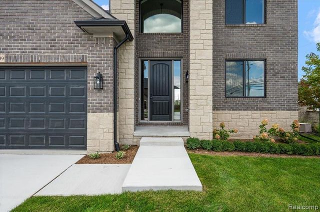 50999 Mistwood Drive, Macomb, MI 48042