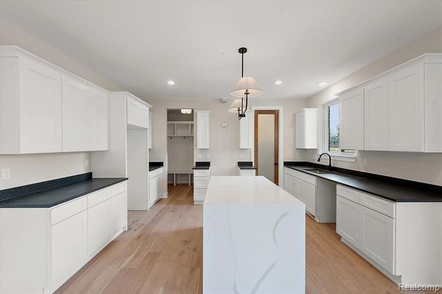 50999 Mistwood Drive, Macomb, MI 48042