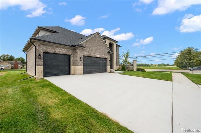 50999 Mistwood Drive, Macomb, MI 48042