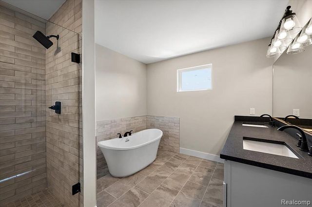 50999 Mistwood Drive, Macomb, MI 48042