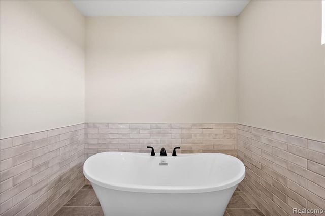 50999 Mistwood Drive, Macomb, MI 48042