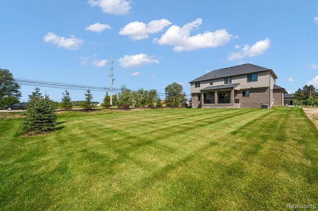50999 Mistwood Drive, Macomb, MI 48042