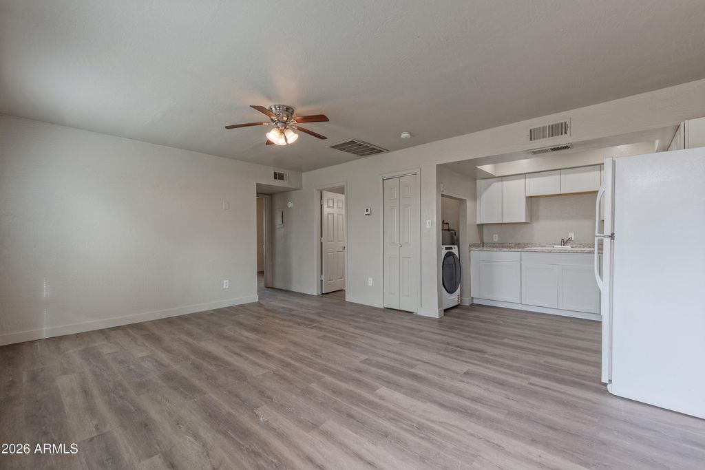 Image 16 of property listing at 1421 E FILLMORE Street, Phoenix, AZ 85006