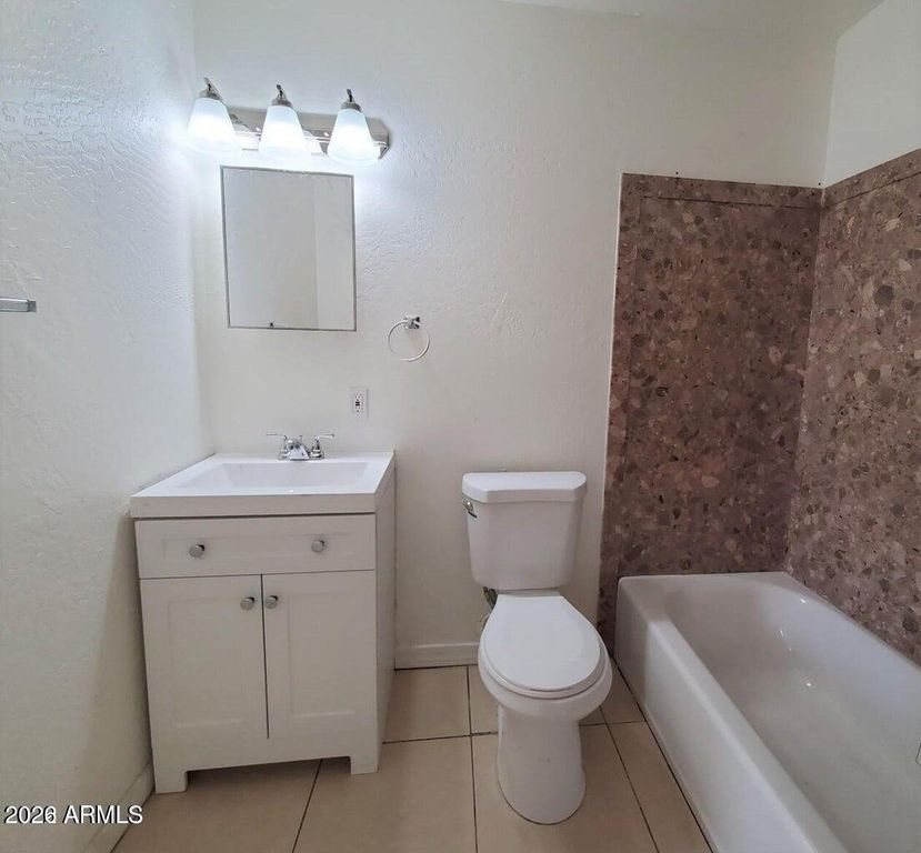 Image 17 of property listing at 1421 E FILLMORE Street, Phoenix, AZ 85006