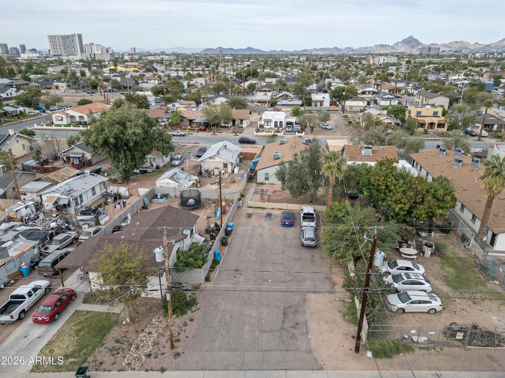 Image 2 of property listing at 1421 E FILLMORE Street, Phoenix, AZ 85006
