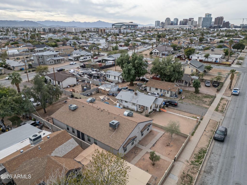Image 4 of property listing at 1421 E FILLMORE Street, Phoenix, AZ 85006