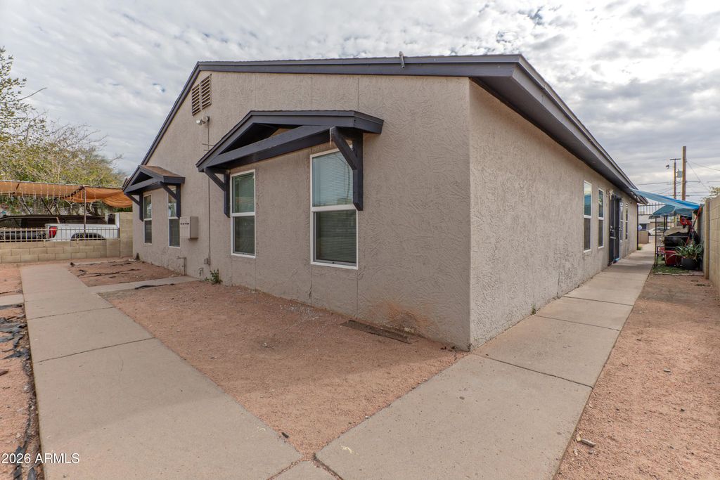 Image 6 of property listing at 1421 E FILLMORE Street, Phoenix, AZ 85006