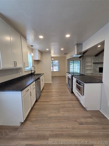 11612 S 100th East Avenue, Bixby, OK 74008