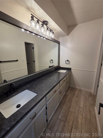 11612 S 100th East Avenue, Bixby, OK 74008