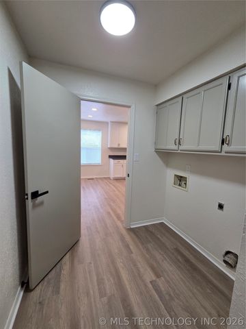 11612 S 100th East Avenue, Bixby, OK 74008
