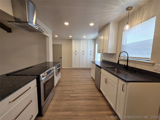 11612 S 100th East Avenue, Bixby, OK 74008