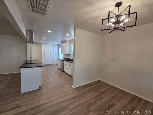11612 S 100th East Avenue, Bixby, OK 74008