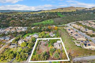 2360 Lone Oak Lane, Vista, CA 92084