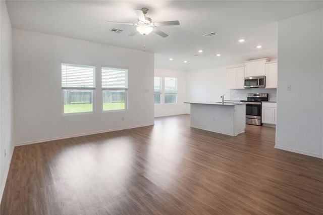 421 Bluejack WAY, Hutto, TX 78634