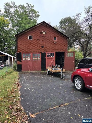 87 Midland Avenue, Wallington, NJ 07057