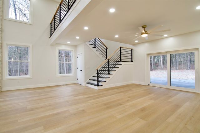 3 Mohawk St, Wilbraham, MA 01095