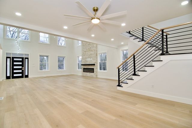 3 Mohawk St, Wilbraham, MA 01095