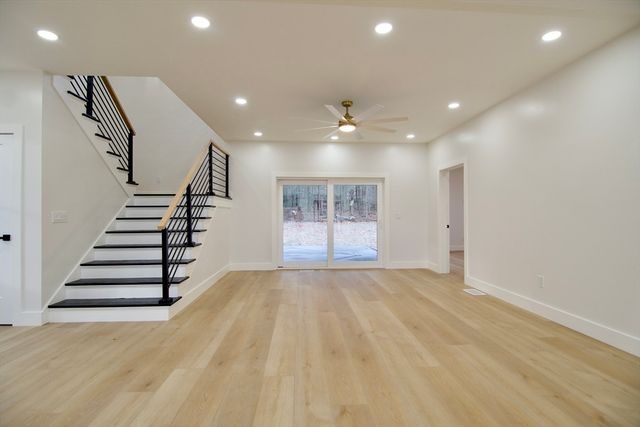 3 Mohawk St, Wilbraham, MA 01095