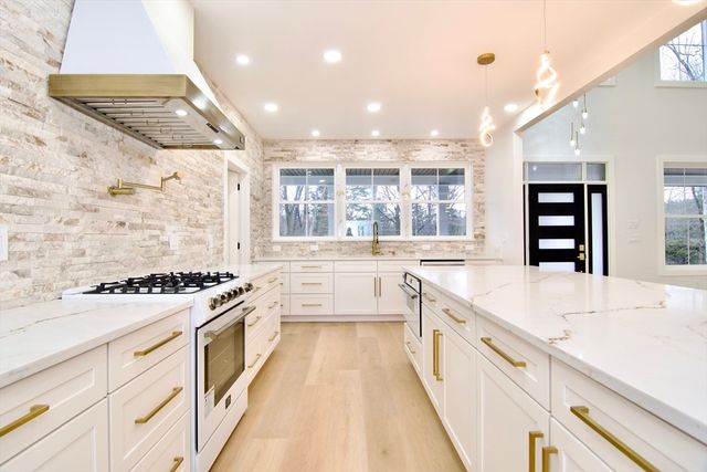 3 Mohawk St, Wilbraham, MA 01095