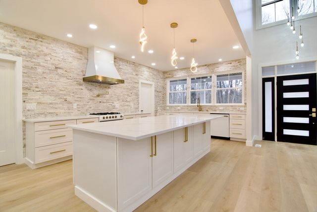 3 Mohawk St, Wilbraham, MA 01095