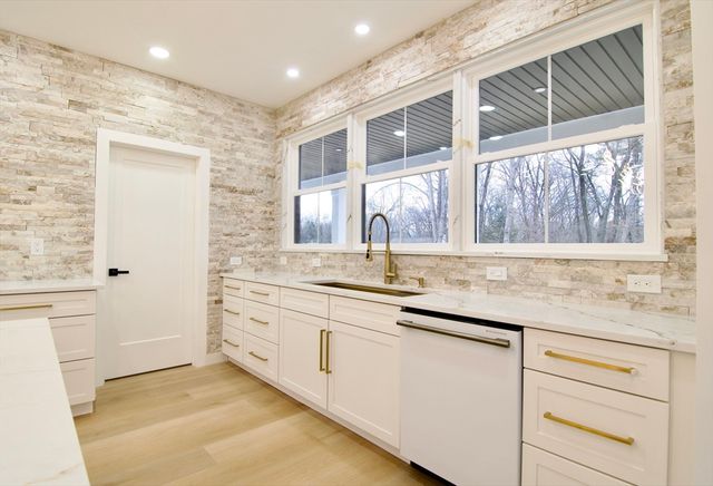 3 Mohawk St, Wilbraham, MA 01095