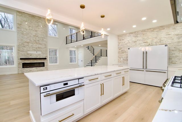 3 Mohawk St, Wilbraham, MA 01095