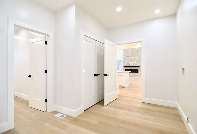 3 Mohawk St, Wilbraham, MA 01095