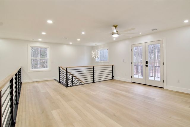 3 Mohawk St, Wilbraham, MA 01095