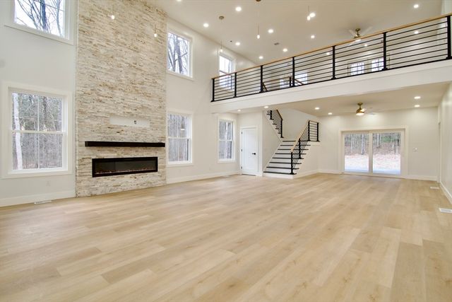 3 Mohawk St, Wilbraham, MA 01095