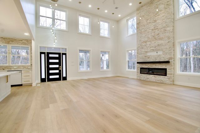 3 Mohawk St, Wilbraham, MA 01095