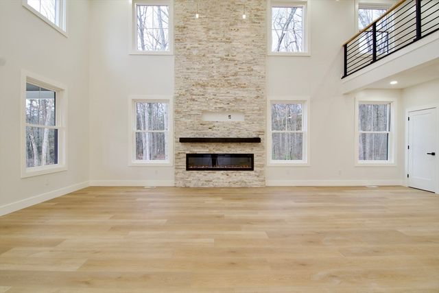 3 Mohawk St, Wilbraham, MA 01095