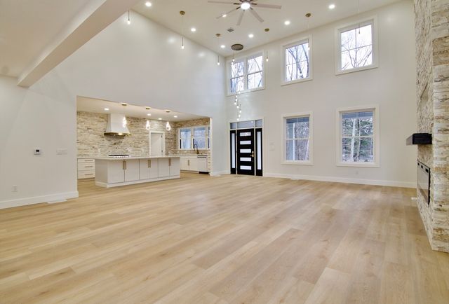 3 Mohawk St, Wilbraham, MA 01095