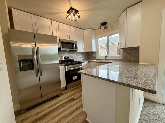 1224 W Baldwin COURT, Mequon, WI 53092