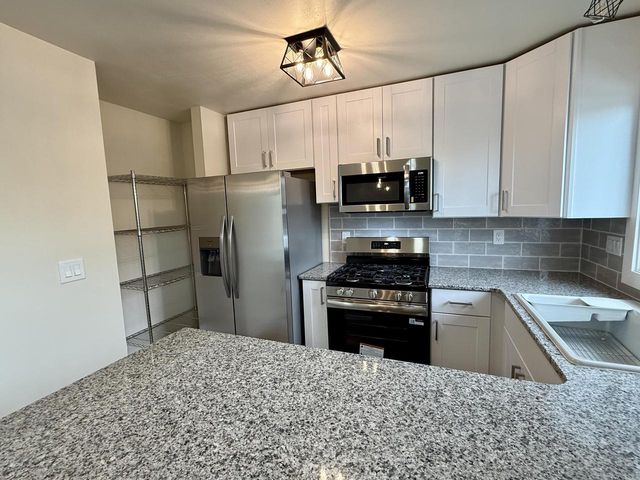 1224 W Baldwin COURT, Mequon, WI 53092