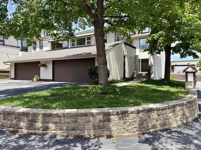 1224 W Baldwin COURT, Mequon, WI 53092