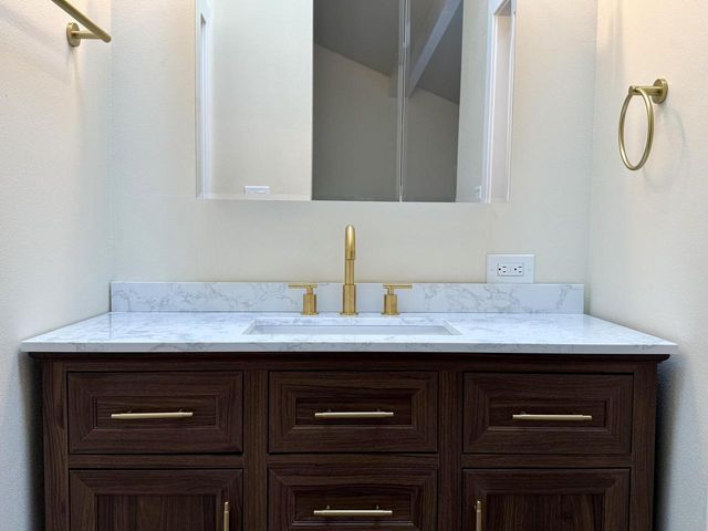 1224 W Baldwin COURT, Mequon, WI 53092