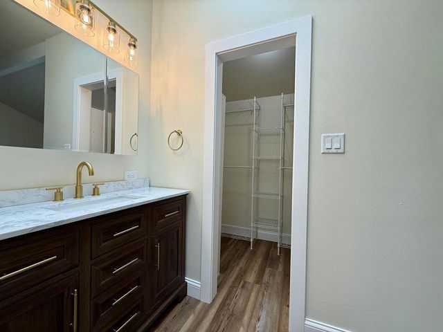 1224 W Baldwin COURT, Mequon, WI 53092