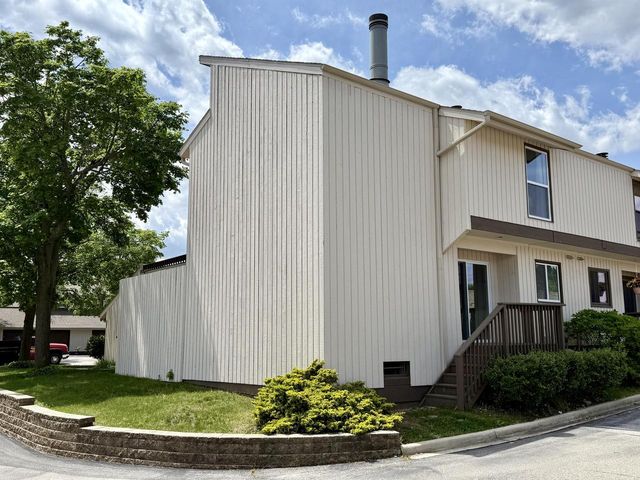 1224 W Baldwin COURT, Mequon, WI 53092