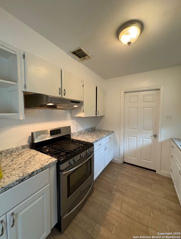 355 Cresham, San Antonio, TX 78218