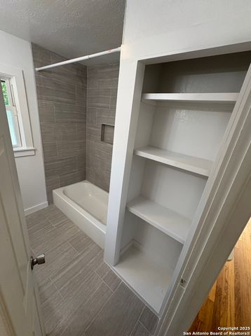 355 Cresham, San Antonio, TX 78218